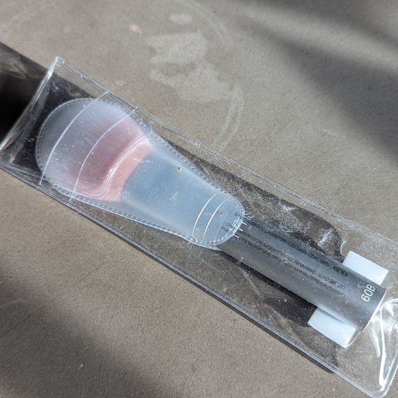 RMS Beauty Skin2Skin Powder Blush Brush - Picture 13 of 14